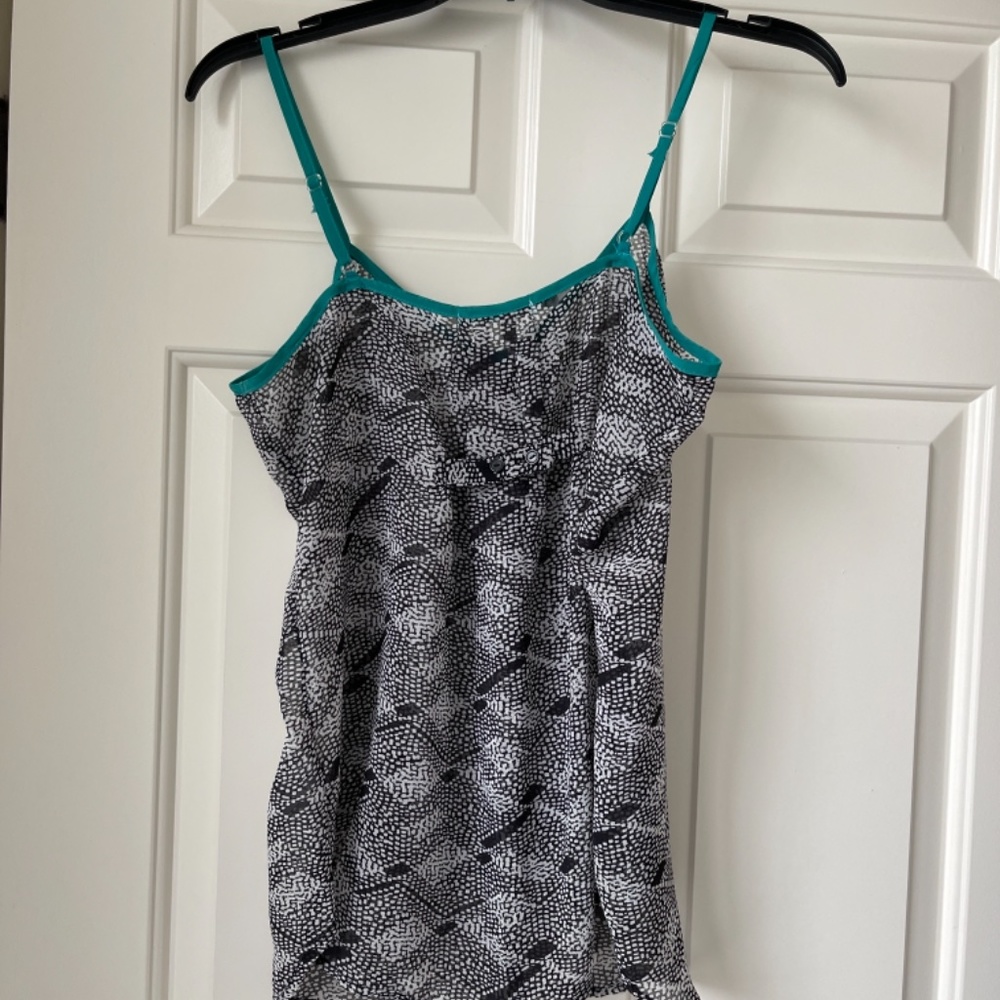 Sheer Tank Top - Picture 2 of 4